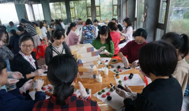 烘享快乐 焙感幸福-德化县总工会举办烘焙DIY活动