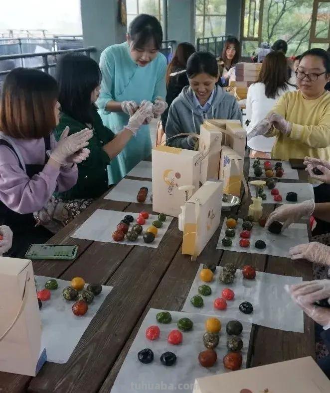 烘享快乐 焙感幸福-德化县总工会举办烘焙DIY活动