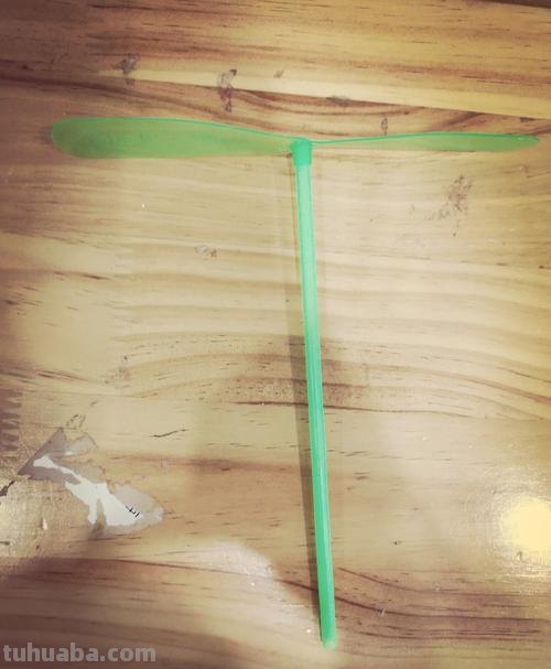 儿童自制竹蜻蜓 儿童自制竹蜻蜓的过程