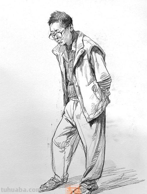 抬头速写头 速写里总是把头画大,身子画小画短怎么办?