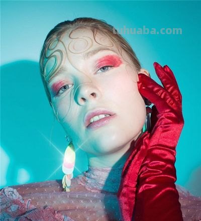 色彩与商业：商业人像摄影中的色彩运用 