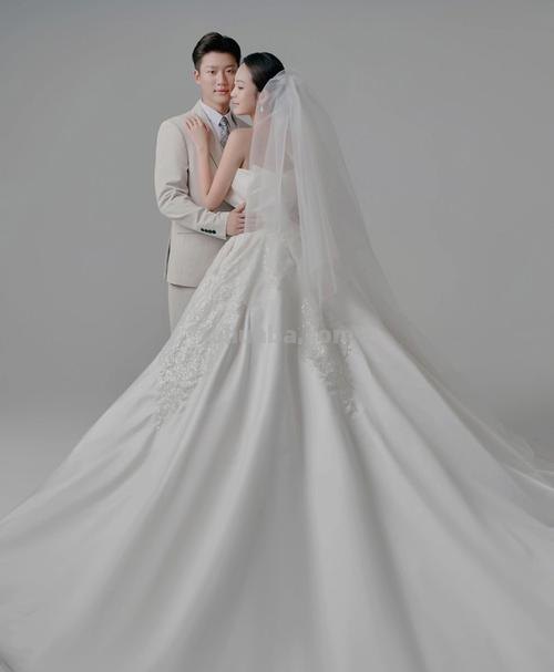 优雅、极简、纯净的婚纱摄影