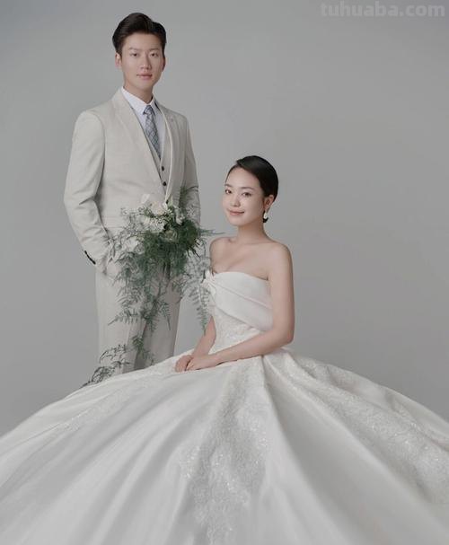 优雅、极简、纯净的婚纱摄影