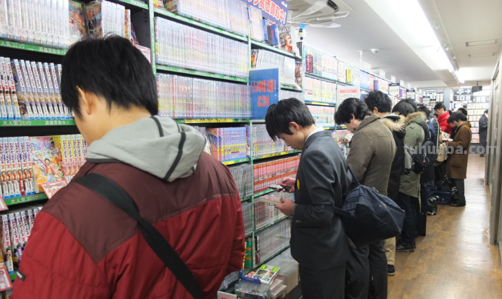 日本“御宅族”越来越离谱，有人走火入魔，花十万块钱娶虚拟偶像