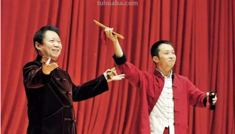 儿童快板怎么拿