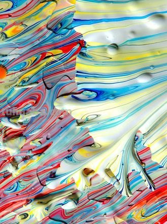 疯狂色彩：一场色彩的狂欢盛宴，疯狂色彩创始人的创意力量 