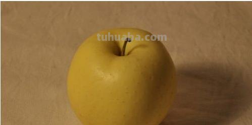 怎么画彩铅素描苹果 用18色的彩铅能画出一个苹果吗？