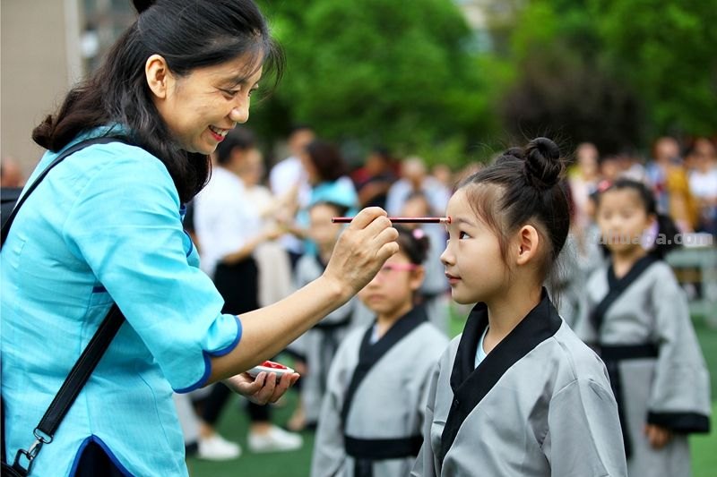 古代 孩子 眉间点红色朱砂 意义 古代 孩子 眉间点红色朱砂 意义