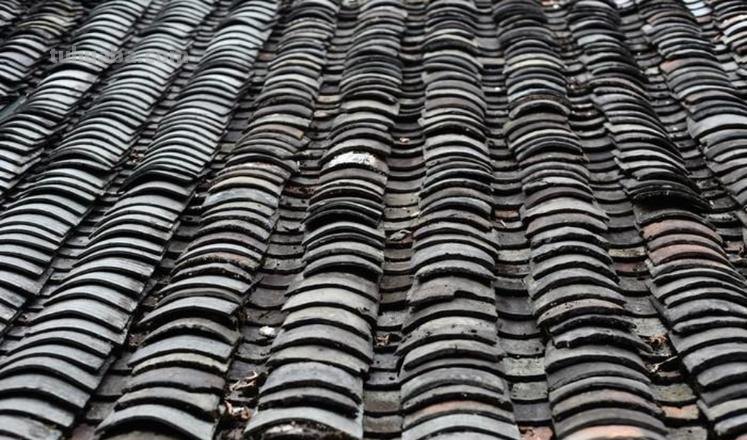 如何画出色彩瓦片房顶的细节?