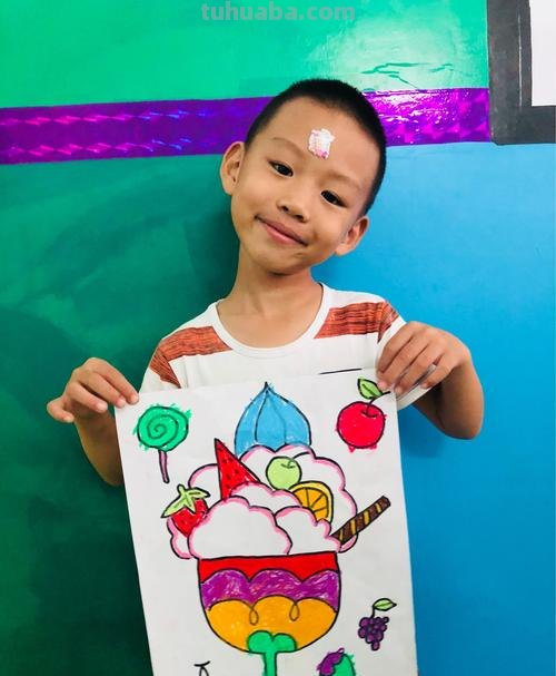 冰淇淋色彩及冰淇淋色彩画——探究冰淇淋在色彩艺术中的表现 