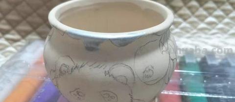 彩铅花盆背景怎么画 画彩铅画是先写字还是先涂背景？