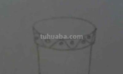 彩铅花盆背景怎么画 画彩铅画是先写字还是先涂背景？