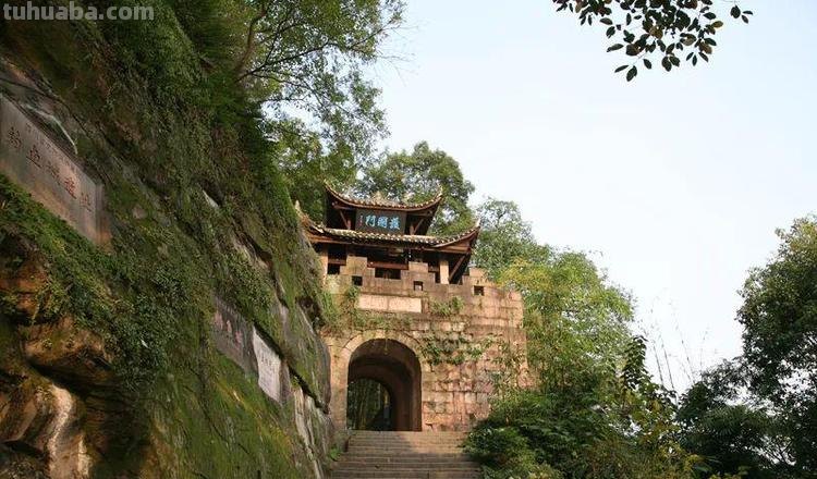 钓鱼城速写 钓鱼城外形？