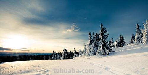 雪景色彩与雪景色彩图片——冬日中的绚丽色彩 