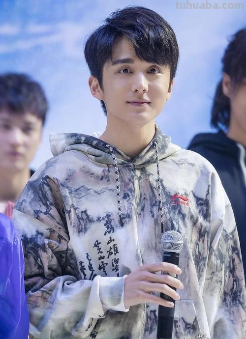 速写张新成 张新成多少笔？