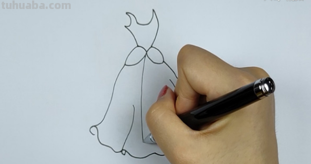 公主衣服怎么画简笔画 怎样画公主裙才好看?