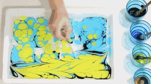 飞溅的色彩及飞溅的颜料：如何用颜料表达出飞溅的动态感 