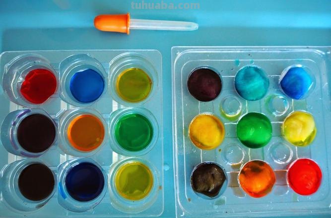 水中的色彩艺术小班教案：探索水中的神奇色彩 