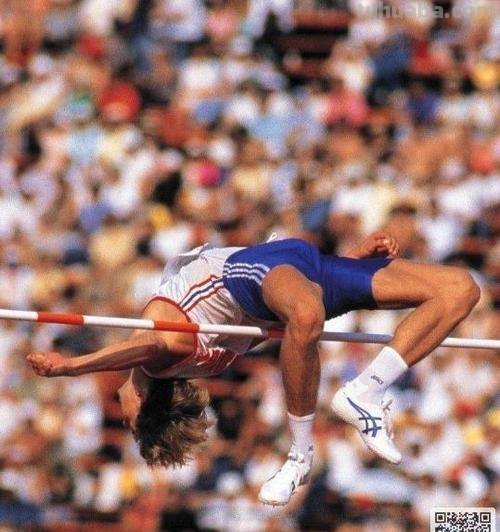 跳高的速写 撑杆跳的动作描写片段？