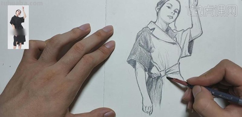 速写俯身女 画速写的步骤和技巧?