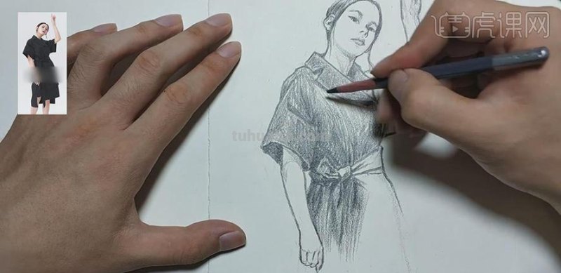 速写俯身女 画速写的步骤和技巧?