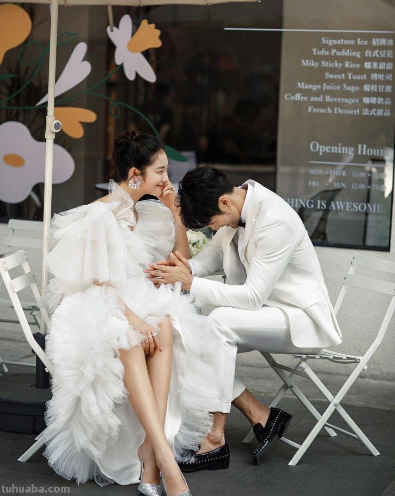 拒绝常规｜街头杂志风婚纱照