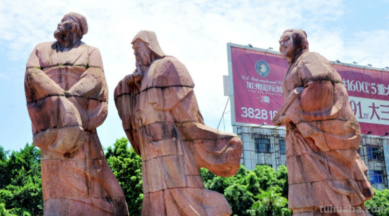 苏轼与父亲苏洵、弟弟苏辙,合称“ ”,为“ ”之一。