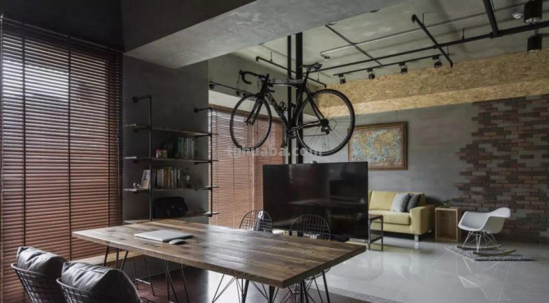 87㎡复古工业风，金属+水泥与原木的碰撞，小两居装出豪宅范