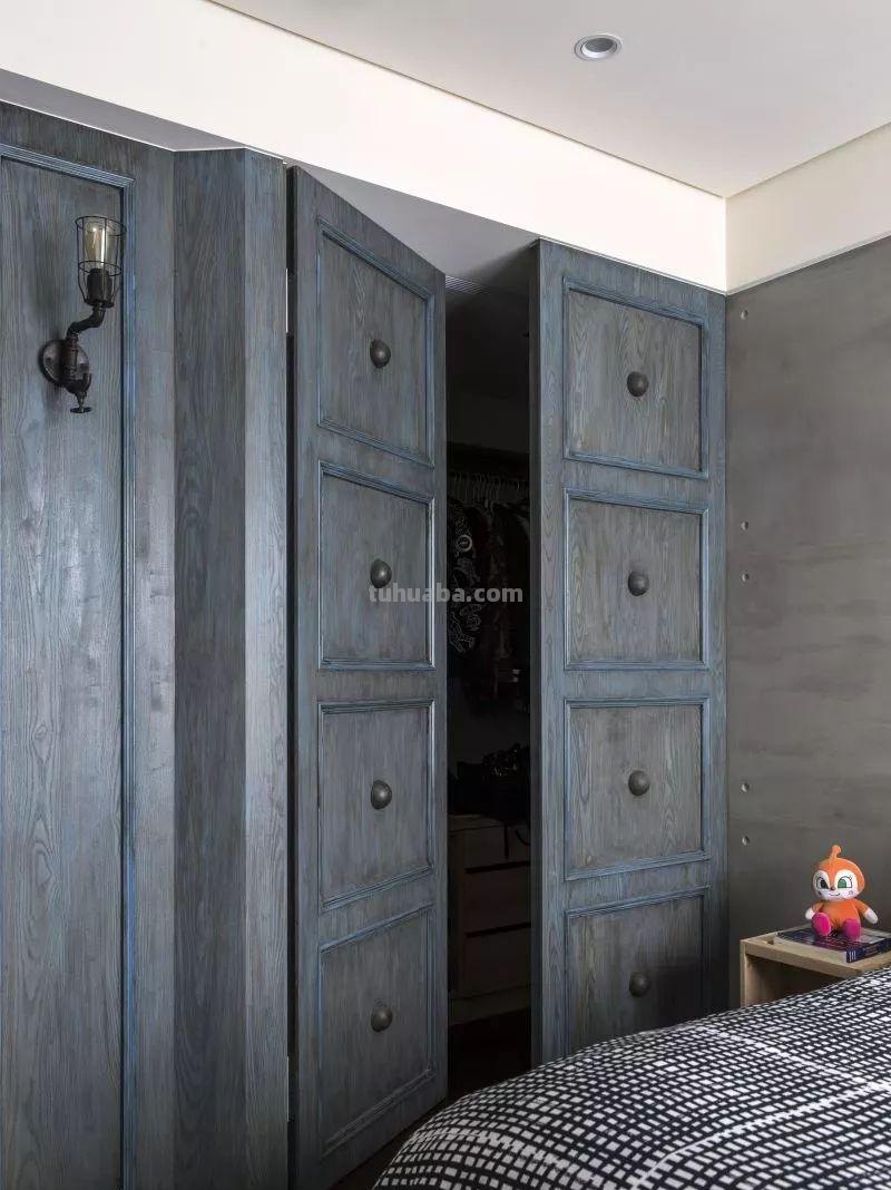 87㎡复古工业风，金属+水泥与原木的碰撞，小两居装出豪宅范