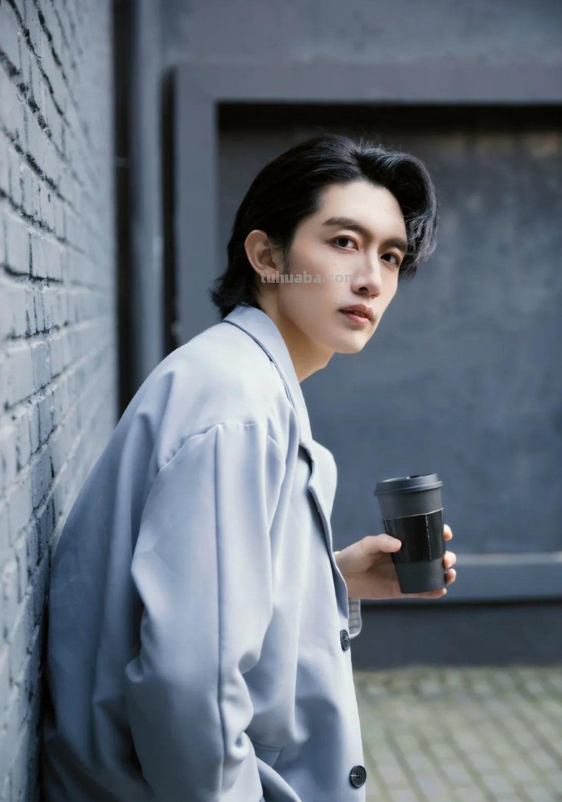 清华男神用彩铅画活万千美少女,笔下肖战逼真到“变态”,我跪了 清华男神用彩铅画活万千美少女,笔下肖战逼真到“变态”,我跪了