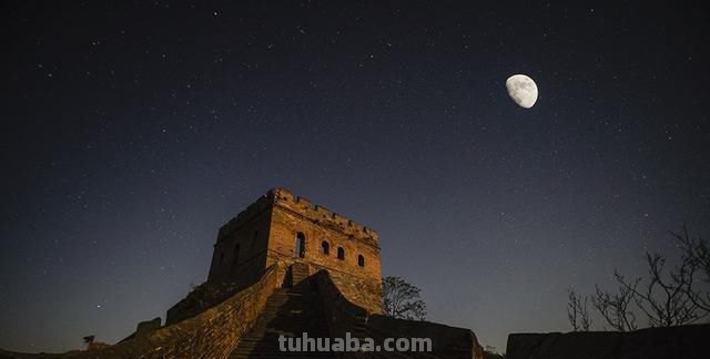 出塞这首诗里面描写的景物有两个这两个是什么?