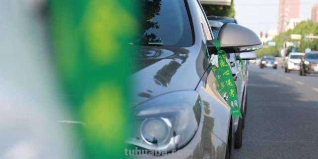 高考车上挂绿色彩带，是一种什么样的文化现象？ 