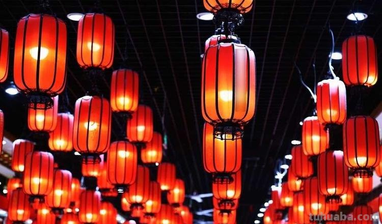 灯笼的色彩搭配与意义解析 