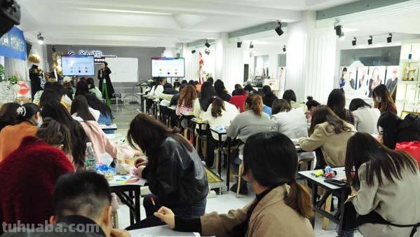 四季色彩培训及四季色彩培训学校在哪里？一起来了解一下吧！ 