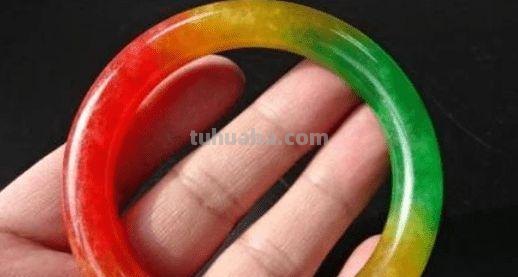 翡翠的色彩与描写——探秘翡翠的神秘色彩世界 