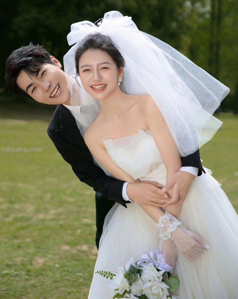 小乖必拍的治愈系 小清新草坪森系婚纱照