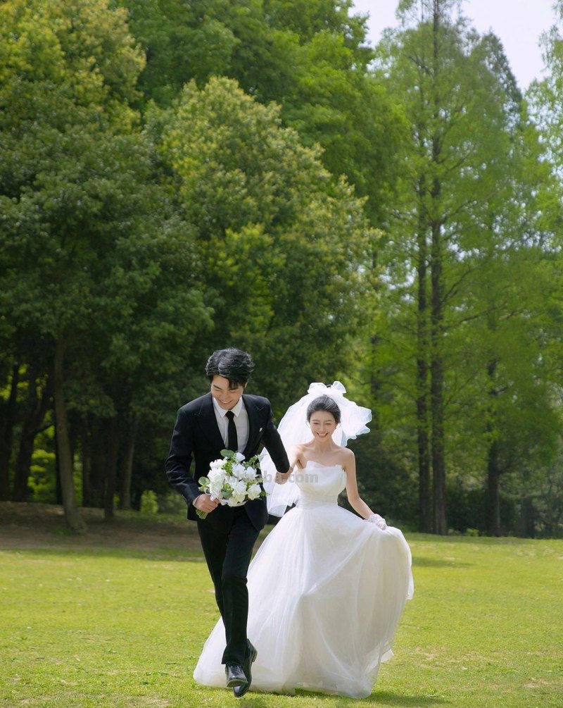 小乖必拍的治愈系 小清新草坪森系婚纱照