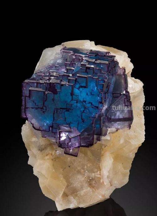 萤石色彩及萤石颜色：二次元世界的缤纷世界 