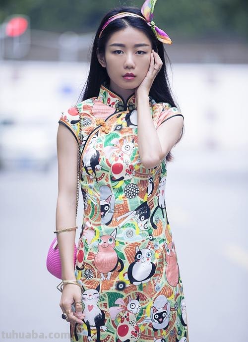 旗袍与色彩：从色彩理论到风格搭配 