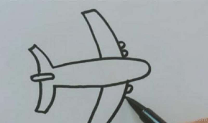 玩具飞机怎么画简笔画 怎样画飞机的简笔画？