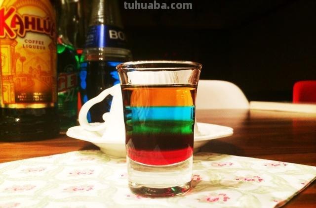 三色彩虹酒的调配方法及口感介绍 