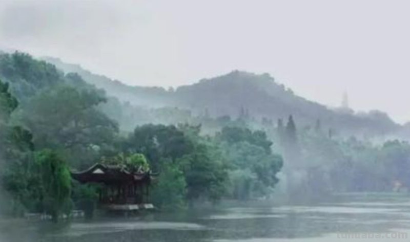 山色空蒙雨亦奇上一句和描写的地方是什么? 山色空蒙雨亦奇上一句和描写的地方是什么?