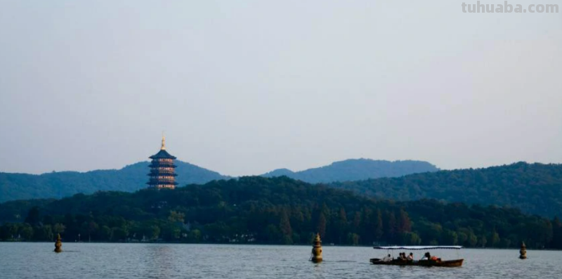 水光潋滟晴方好山色空蒙雨亦奇描写是哪里 水光潋滟晴方好山色空蒙雨亦奇描写是哪里