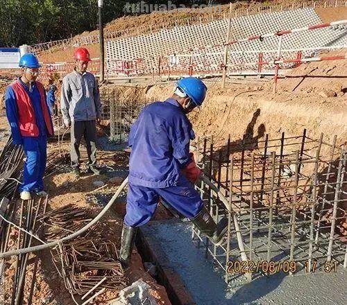 网红原乡光明景 画里小河党旗扬