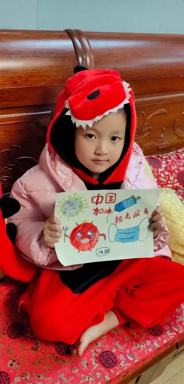 16张小学生助力防疫情手抄报，满满都是爱，第一张就被感动到了