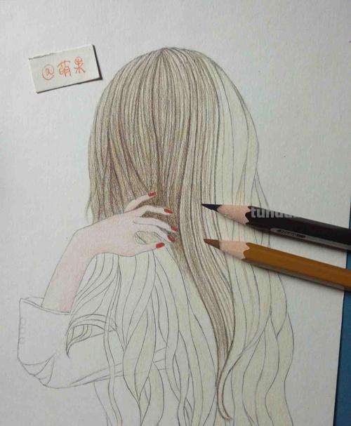 彩铅怎么画乌黑长发 教你学画画：怎么画好人物的长发？