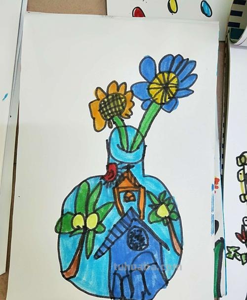 花瓶色彩画及花瓶色彩画法：如何用色彩打造出美丽的花瓶画作品？ 