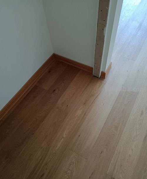 地板的色彩及地板的色彩搭配：如何打造一个舒适的家居环境？ 