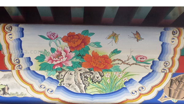 彩画的是用有严格的等级规定,级别由高到低分为( )三种。