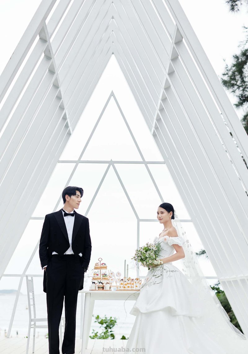 三亚旅拍婚纱照哪家拍得好？三亚婚纱摄影工作室排名